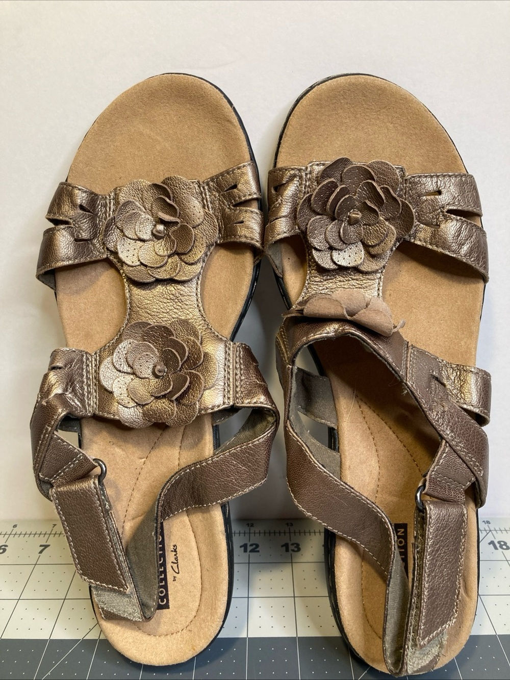 Clarks  Collection Leather Lightweight Sandals Women's Size 7 Bronze Floral